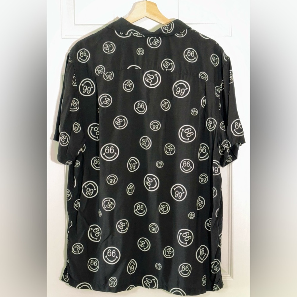 Vans Wilde Smiley 66 Print Button Up Shirt Mens Medium Black Viscose Skate Surf - Picture 2 of 4